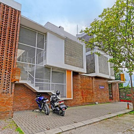 Super Oyo 2190 Alamanda 7 Syariah Бандунг Экстерьер фото