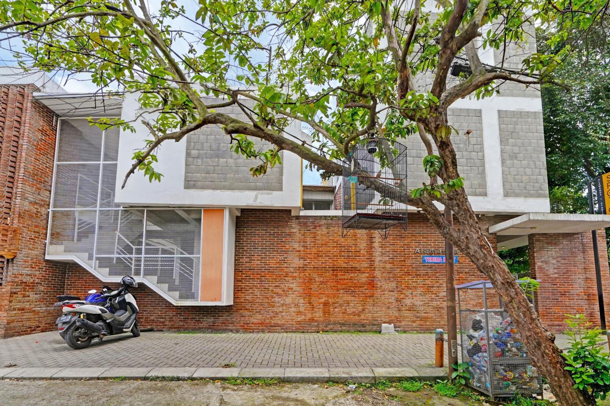 Super Oyo 2190 Alamanda 7 Syariah Бандунг Экстерьер фото